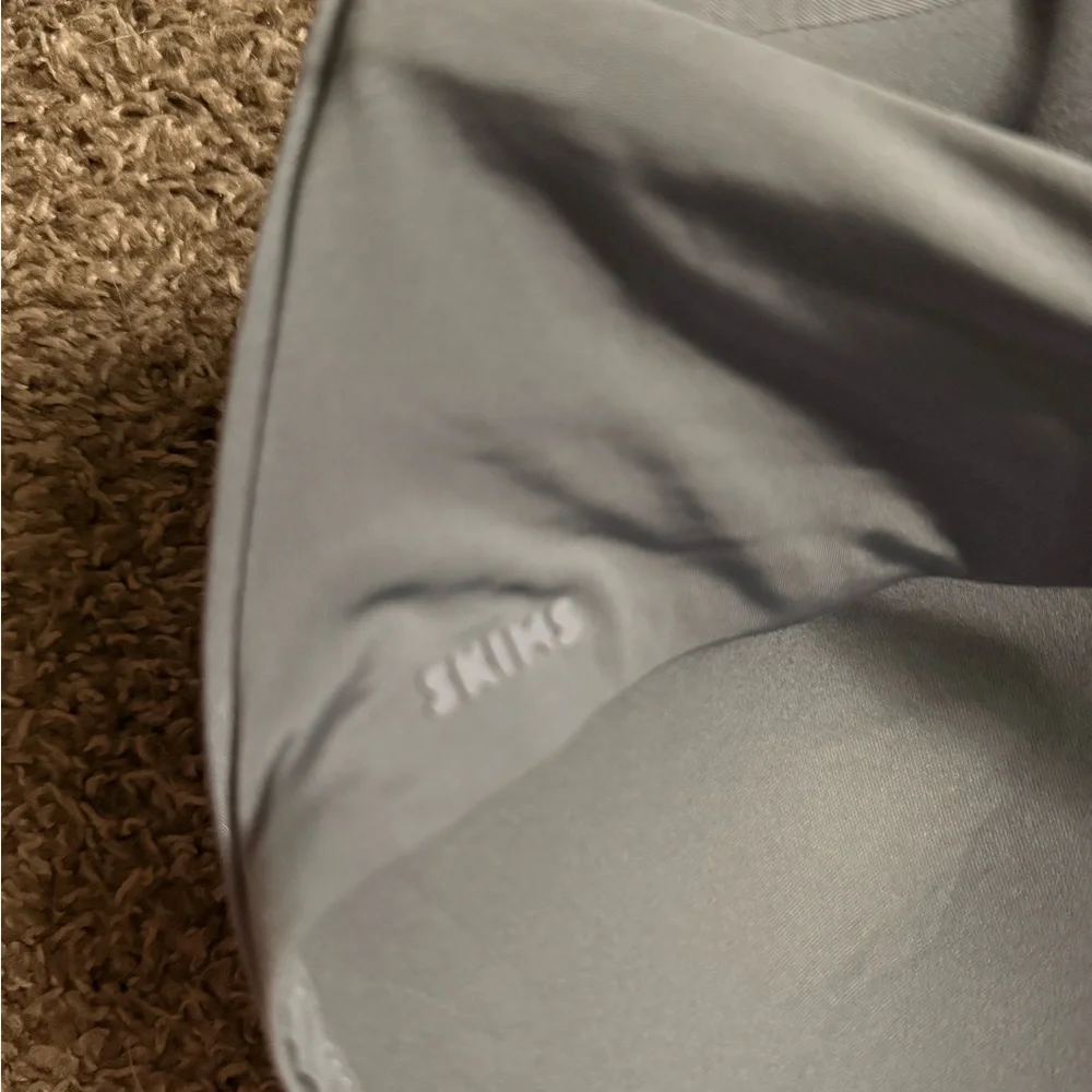 SKIMS 38DD - Picture 4 of 5